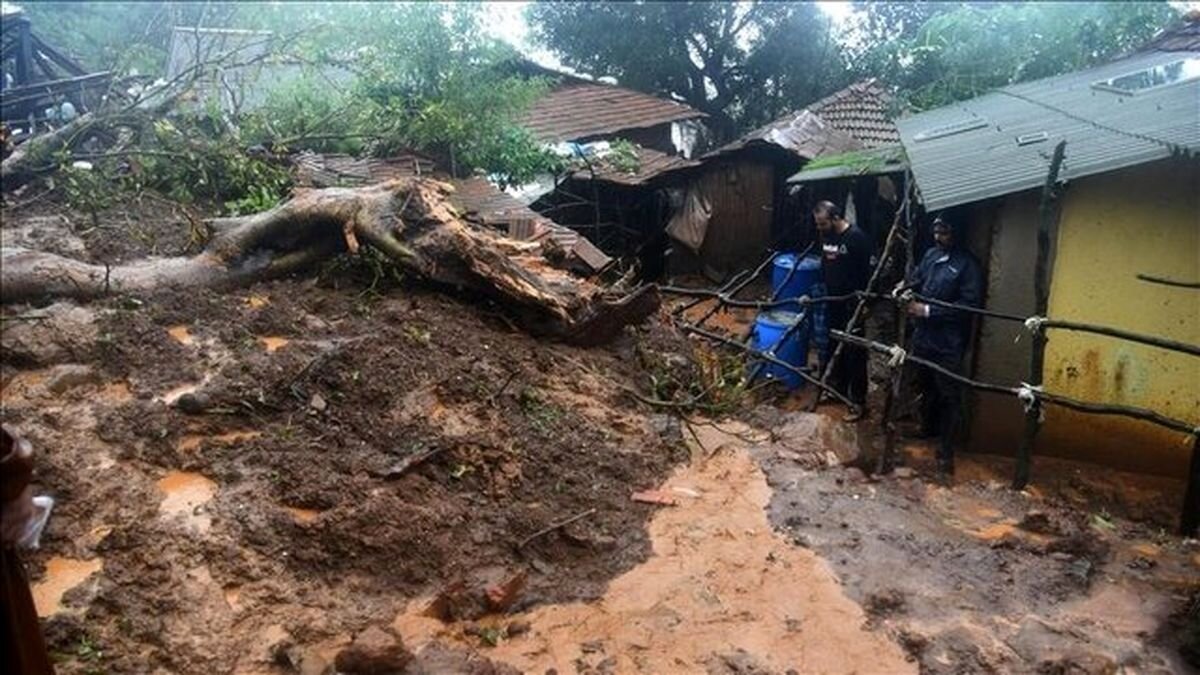 ببینید | تصاویری از رانش زمین در بنگال غربی هند بر اثر بارش شدید باران ببینید | تصاویری از رانش زمین در بنگال غربی هند بر اثر بارش شدید باران