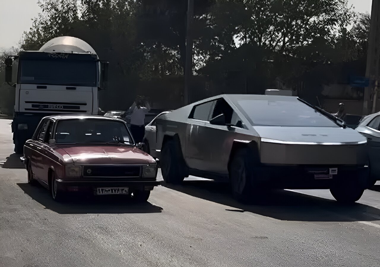 ببینید | مسابقه تسلا سایبرتراک با پیکان در تهران! ببینید | مسابقه تسلا سایبرتراک با پیکان در تهران!