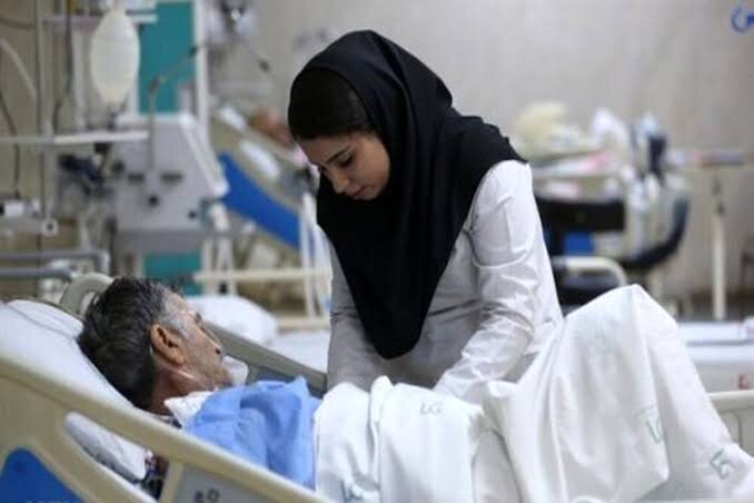 شریفیمقدم:حقوق پرستاران ۱۰۰ تا ۱۵۰ دلار است/ پرستار مملکت راننده تاکسی شده شریفیمقدم:حقوق پرستاران ۱۰۰ تا ۱۵۰ دلار است/ پرستار مملکت راننده تاکسی شده