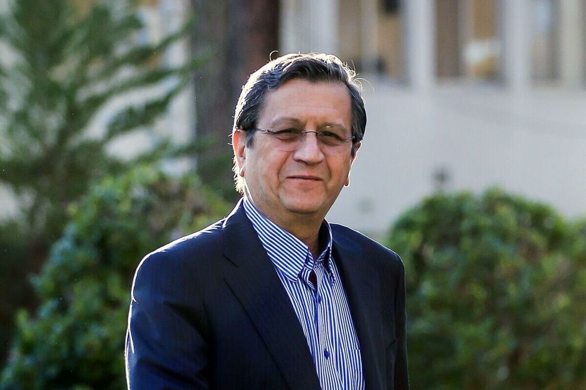 همتی: وعده دو هفتهای بسنت تمام شد؛ اقتصاد ایران فرو نپاشید/ فروپاشی اقتصادی با بیانیه سیاسی محقق نمیشود همتی: وعده دو هفتهای بسنت تمام شد؛ اقتصاد ایران فرو نپاشید/ فروپاشی اقتصادی با بیانیه سیاسی محقق نمیشود